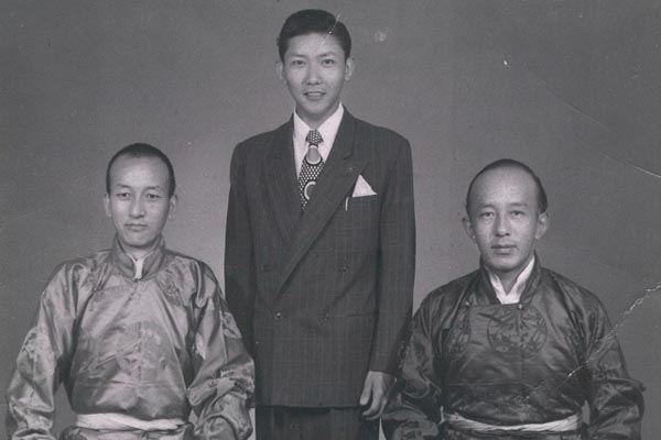 1950 Tibet Trade Mission. Left to right: Kenchung Losang Tsewang, Yuthok Jigmie Dorji, and Rimshi Surkhang Lhawang Tobgye.