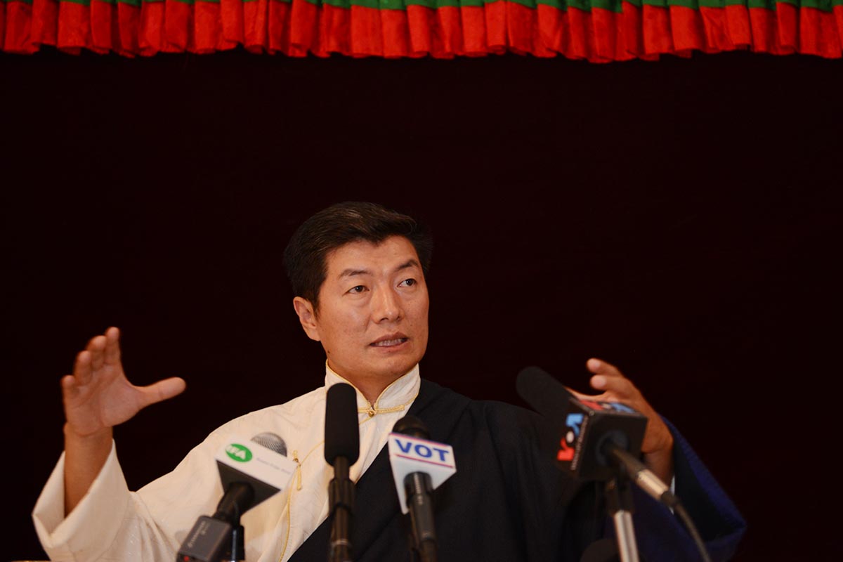 Sikyong Lobsang Sangay announces his decision to run for re-election to the post of Sikyong in the upcoming exile Tibetan elections, in McLeod Ganj, India, on 5 October 2015.