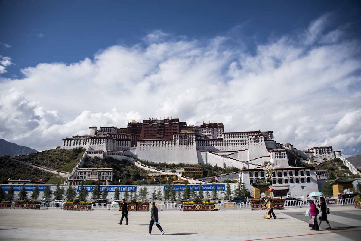 Photo taken on 11 September 2016 shows tourists in front of the iconic Potala Palace in the regional capital Lhasa, in China's Tibet Autonomous Region.