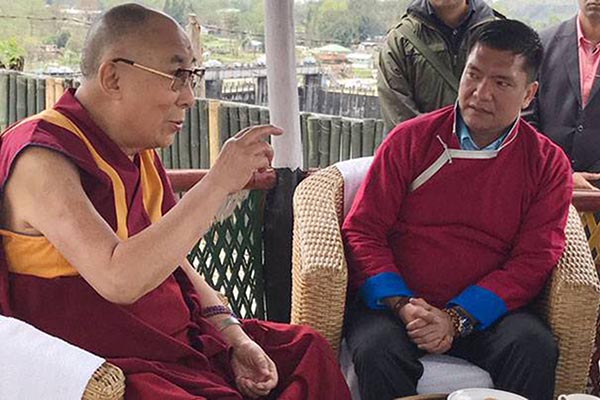 Tibetan spiritual leader Dalai Lama and Arunachal Pradesh Chief Minister Pema Khandu during a tea break at Bhairabkunda on their journey to Bomdila on 4 April 2017.