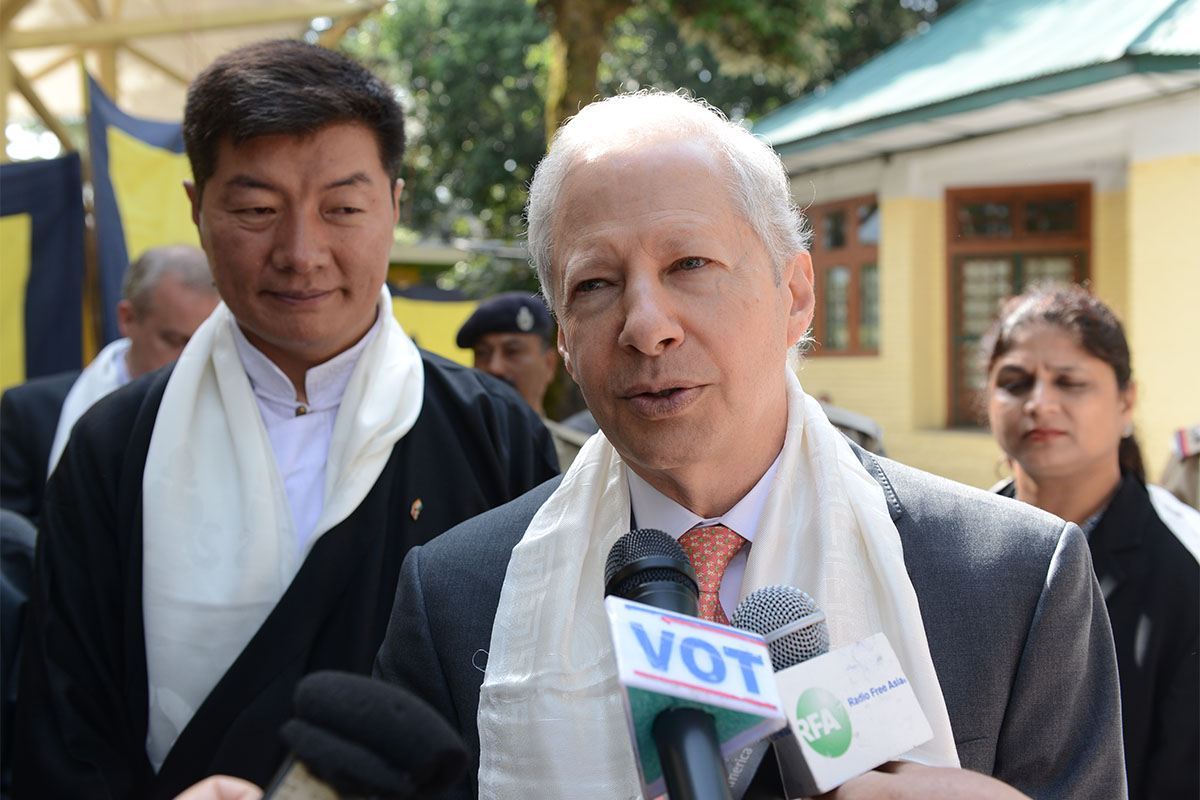 US Ambassador to India Kenneth Juster speaks to the press as the President of Central Tibetan Administration Lobsang Sangay looks on outside the Dalai Lama's residence in McLeod Ganj, India, on 4 May 2018.