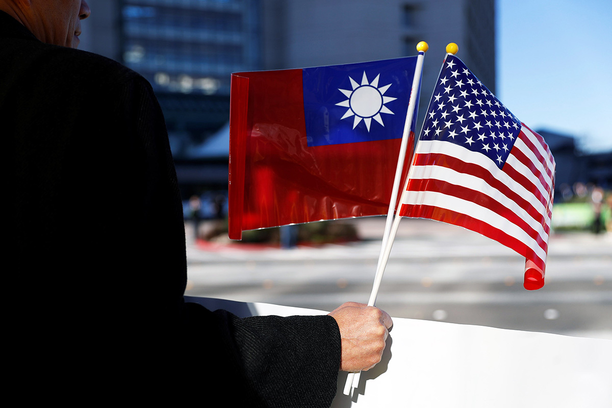 A demonstrator holds flags of Taiwan and the United States in support of Taiwanese President Tsai Ing-wen during an stop-over after her visit to Latin America in Burlingame, California, US, on 14 January 2017.