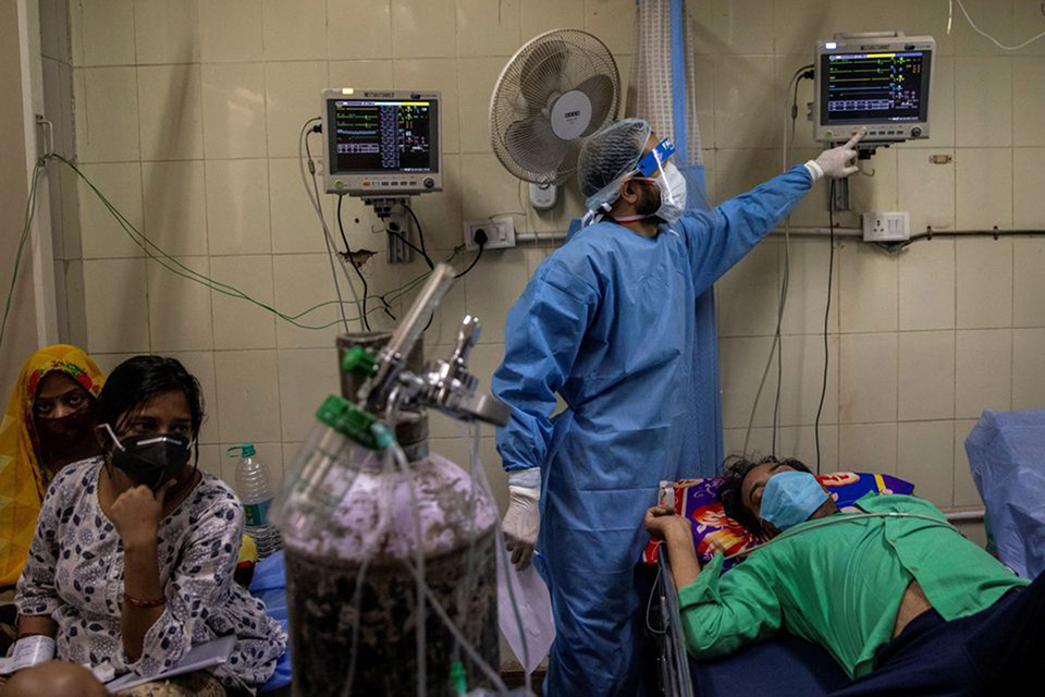 Patients suffering from the coronavirus disease (COVID-19) get treatment at the casualty ward in Lok Nayak Jai Prakash (LNJP) hospital, amidst the spread of the disease in New Delhi, India, on 15 April 2021.