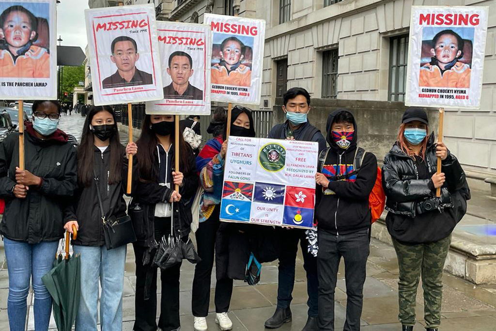 Despite the COVID-19 lockdown restrictions on gatherings and poor British weather, there were over 40 people protesting outside Chinese embassy in London to mark the 26th anniversary of Panchen Lama's disappearance, on 18 May 2021.