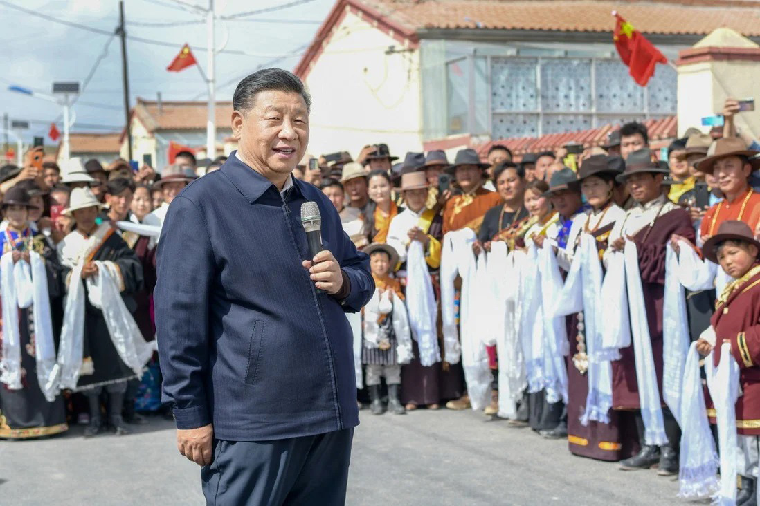 Chinese President Xi Jinping addresses villagers in Qinghai’s Gangcha county.