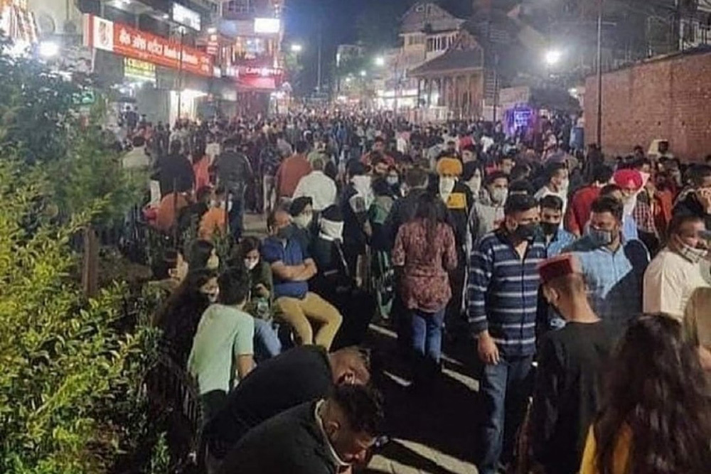 An undated photo shows tourists throng the Mall Road in Manali after relaxation in COVID-19 restrictions. People have been flocking to hill stations, such as Himachal Pradesh and Uttarakhand, to beat the scorching heat of the plains of India, causing concerns about yet another wave of COVID-19 again, as they flout Covid-appropriate guidelines.