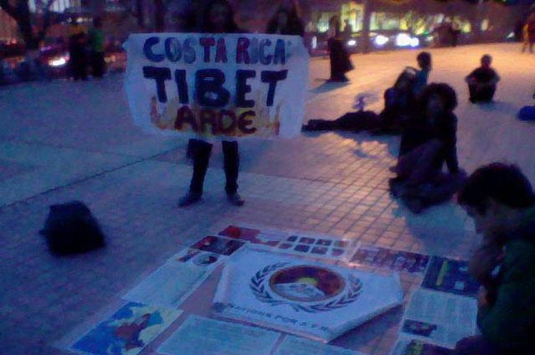 Pro-Tibet activists in Costa Rica raising awareness of Tibet in front of the National Stadium in San José on 12 December 2012.