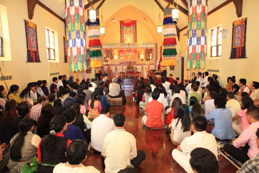 Sogyal Rinpoche giving teaching to Himalayan youth in Queens, New York.
